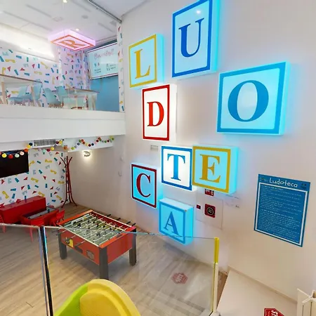 Del Juguete Hotel 4*